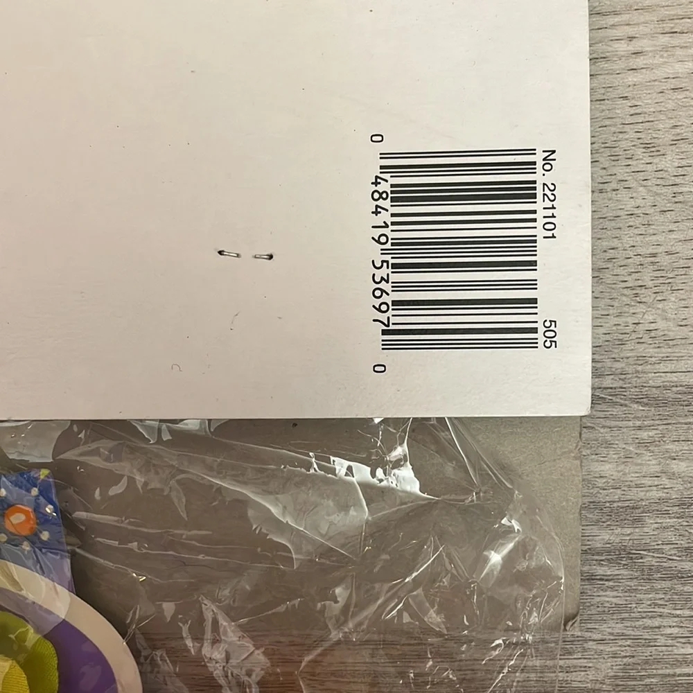 New In Package Flower Garland Multi-Color - Free Added to Any Bundle of 2